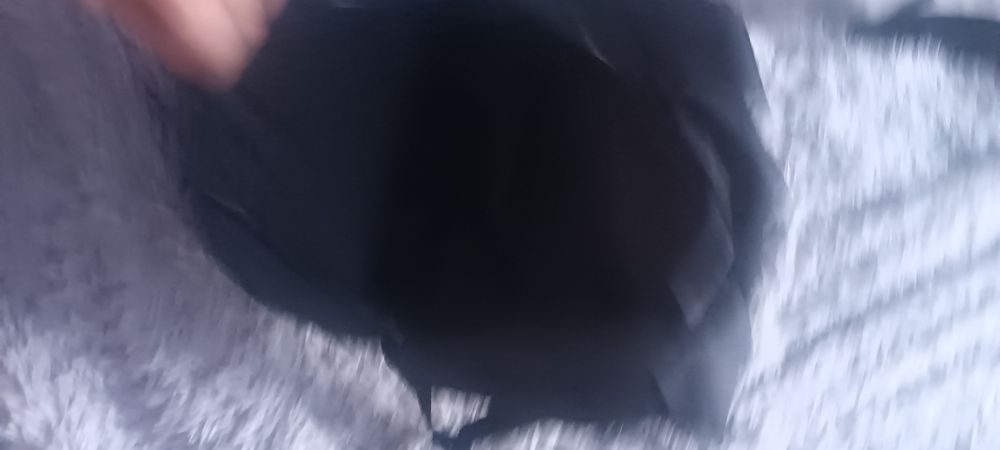 Ghiozdan negru de liceu.