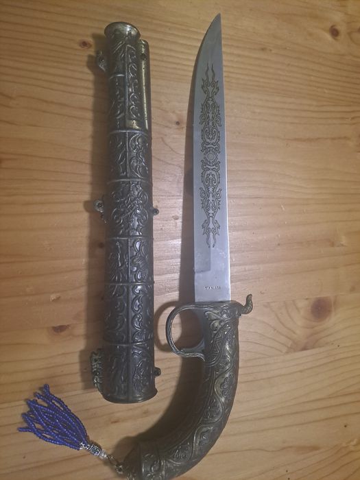 Старинен стилен нож