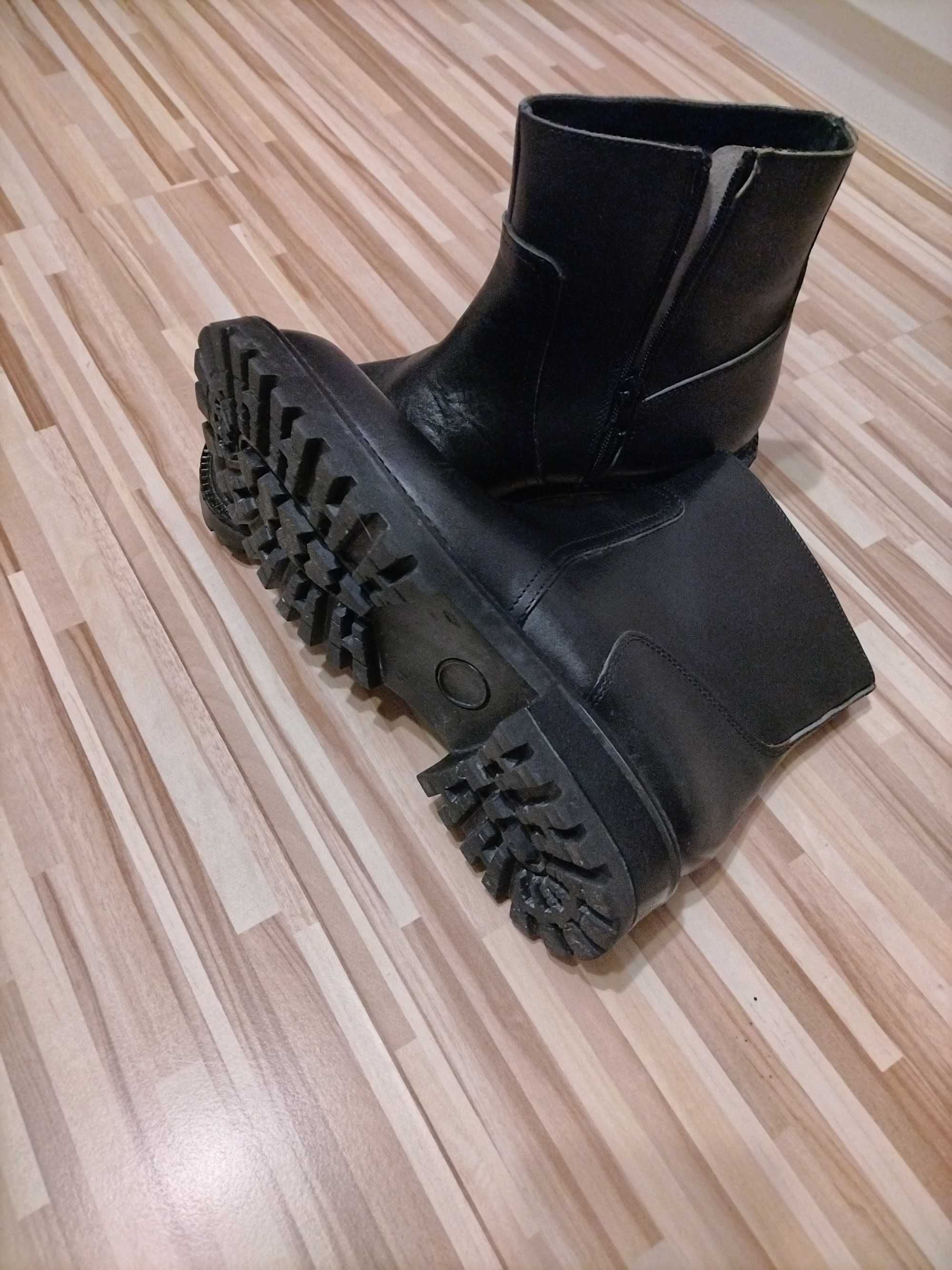 Зимни боти полицейски