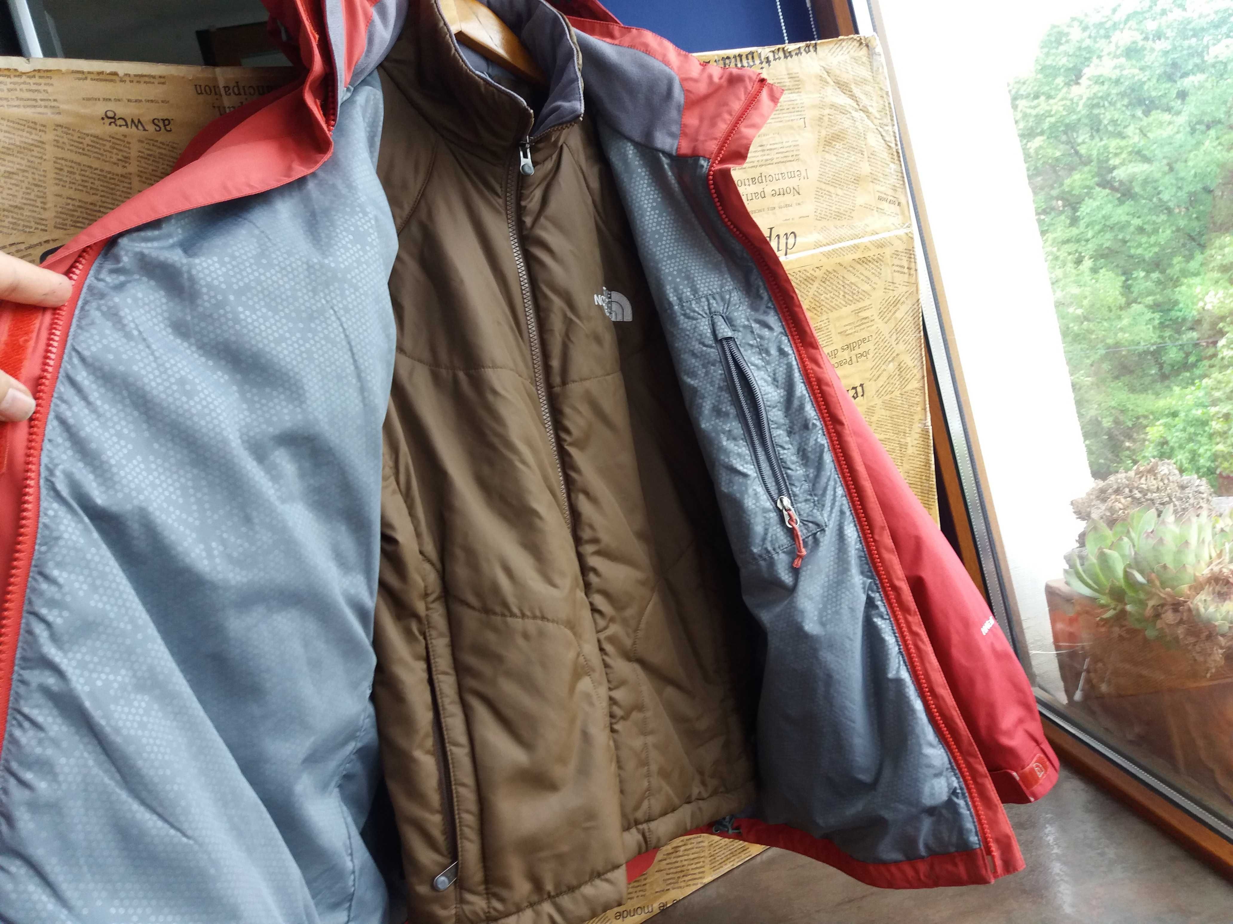дамско,мъжко яке The North Face-червено с подвижна зимна подплата