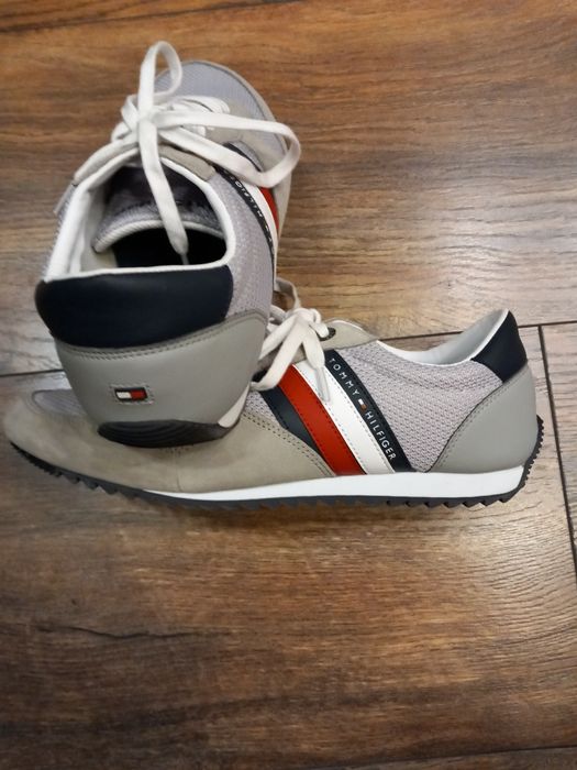 Обувки :Tommy Hilfiger