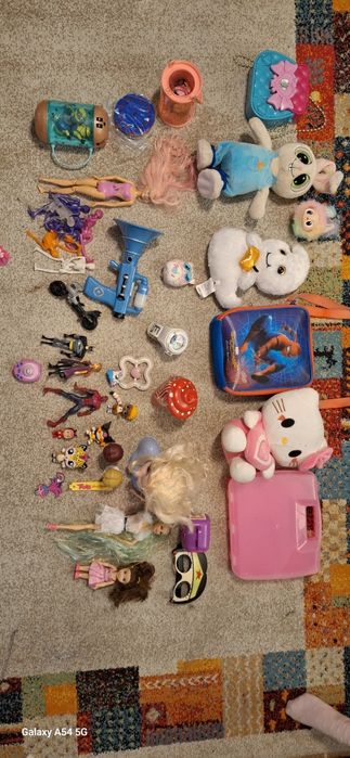 Vand jucarii 10 lei buc