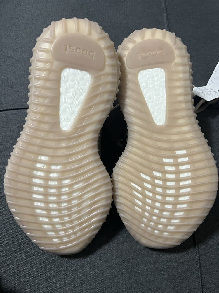 YEEZY boost 350 v2