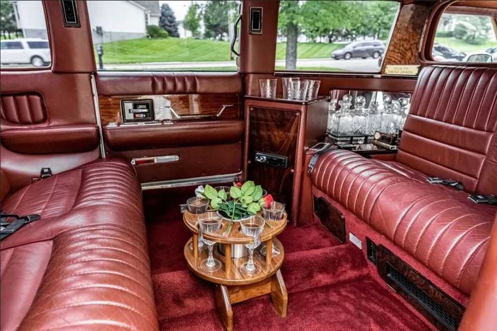 Inchirieri limuzina nunti botezuri majorate evenimente Oradea Bihor