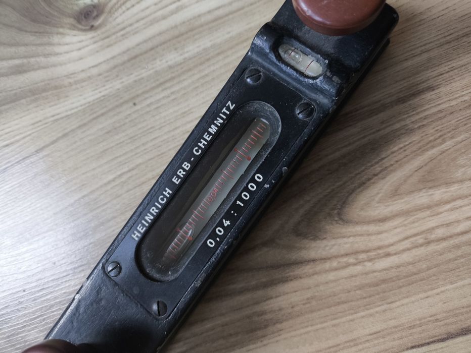 Два машини силно чувствителни нивелира с голяма точност