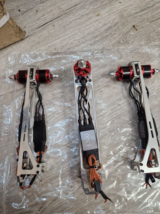 Brate drona tricopter echipate