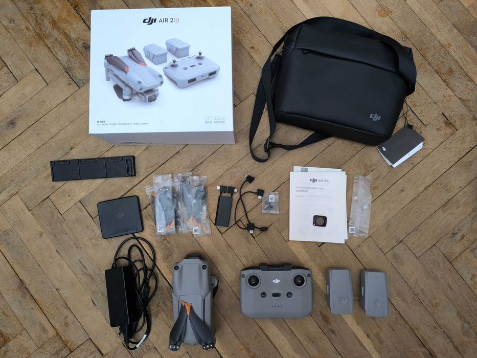 Дрон DJI AIR 2S FLY MORE COMBO + допълнителни аксесоари.