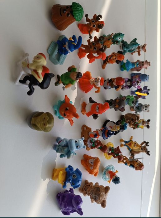 Играчки от шоколадови яйца и Лего фигурки