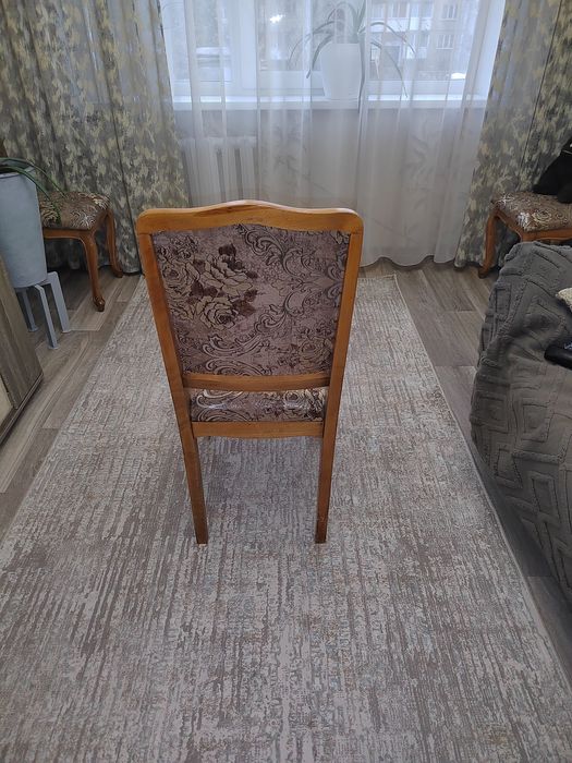 Стулья 4 шт , деревянные, добротные, перетянуты