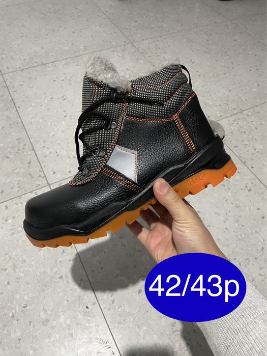 Ботинки зимние.