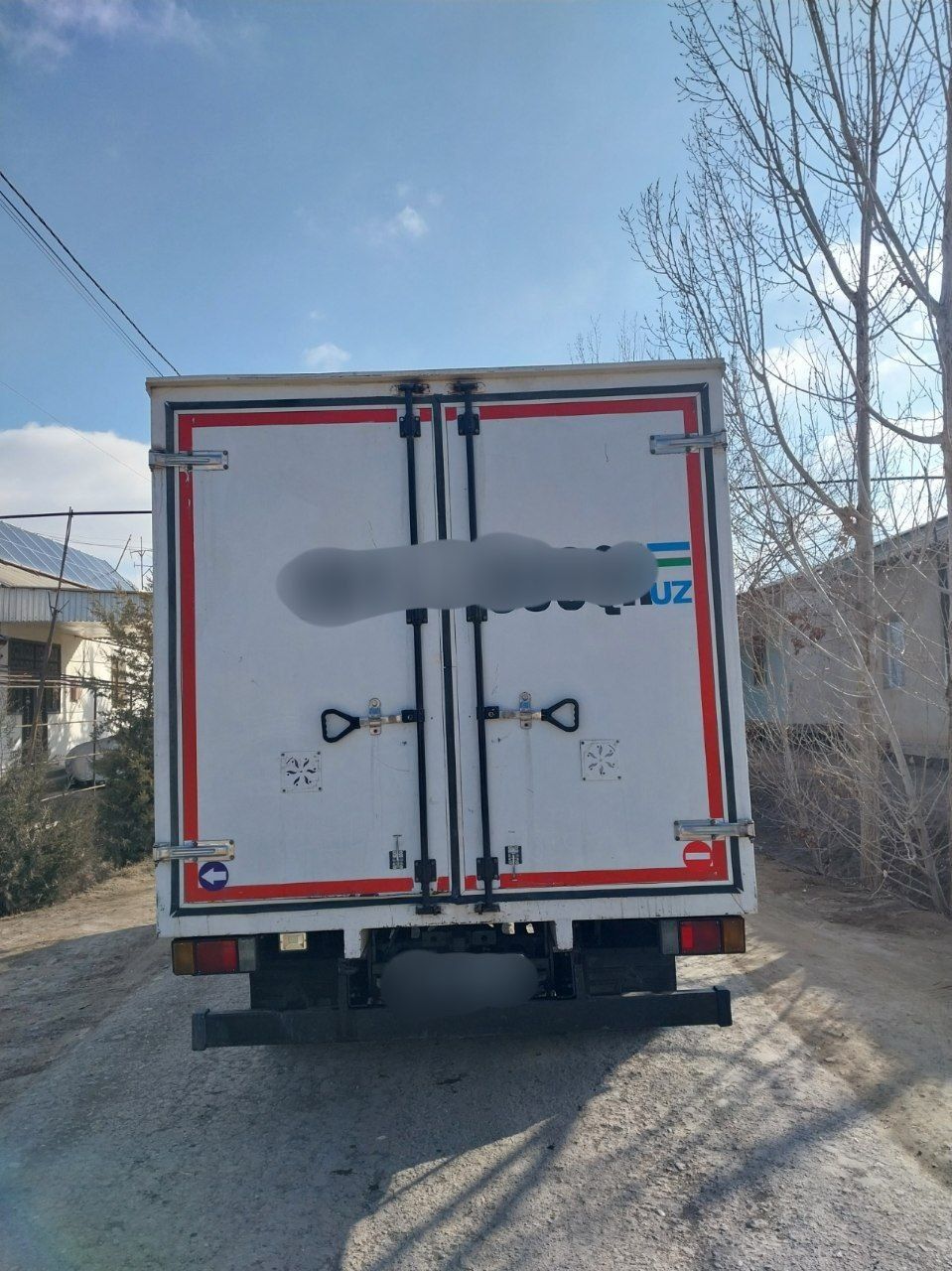Грузовой автотранспорт.