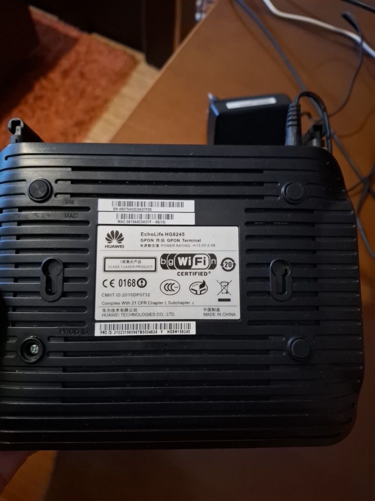 Рутер Huawei EchoLife HG8245 + адаптер.