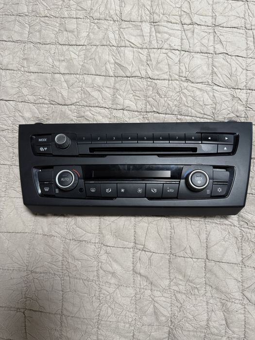 Панел за управление на климатик/радио