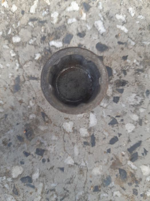 Секретни оригинални болтове за мерцедес w203 С класа 50 лв.