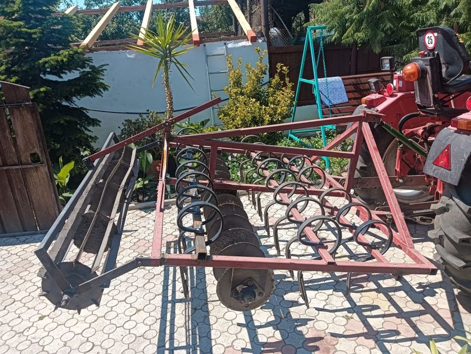 Vând tractor cu utilajele (freză, plug, combinator și scarificator)