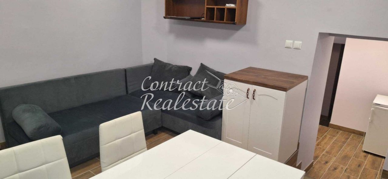 Дава се под наем Двустаен апартамент в Варна, Център - 40 кв.м за 357 € - Снимка #1