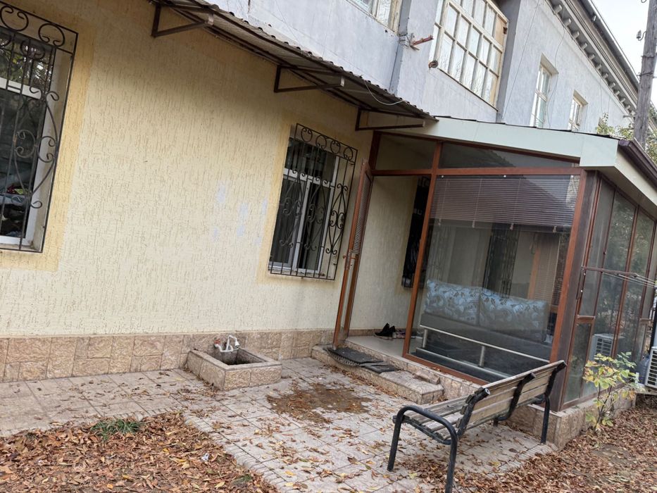 Продается трех комнатная квартира