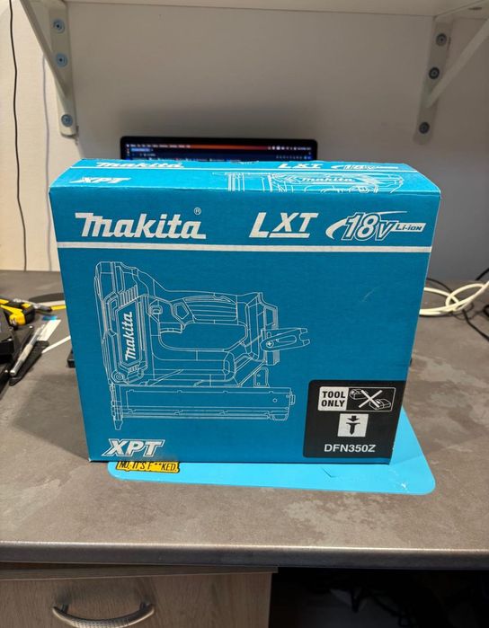 Pistol pentru bătut cuie Makita DFN350