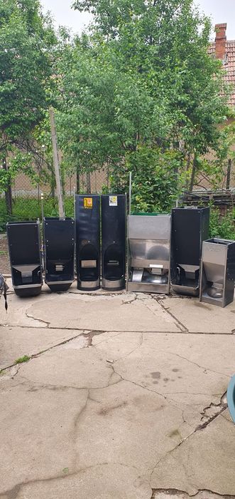 Vând hrănitori pt. porci