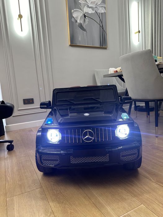 Машина детская Mercedes AMG