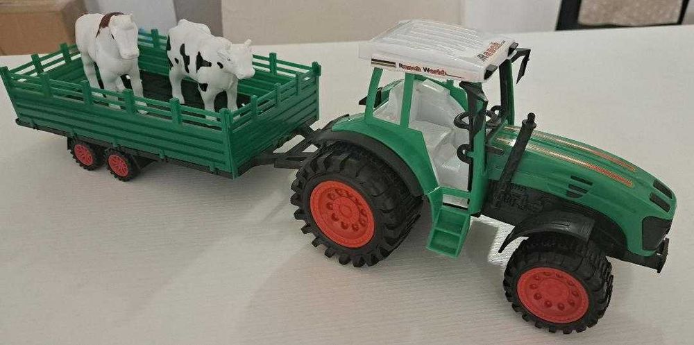 NOU - Tractor cu remorcă și doua animalute dimensiuni destul de mari