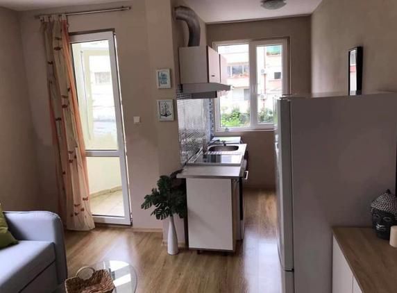 Дава се под наем Двустаен апартамент в Бургас, Център - 42 кв.м за 408 € - Снимка #2