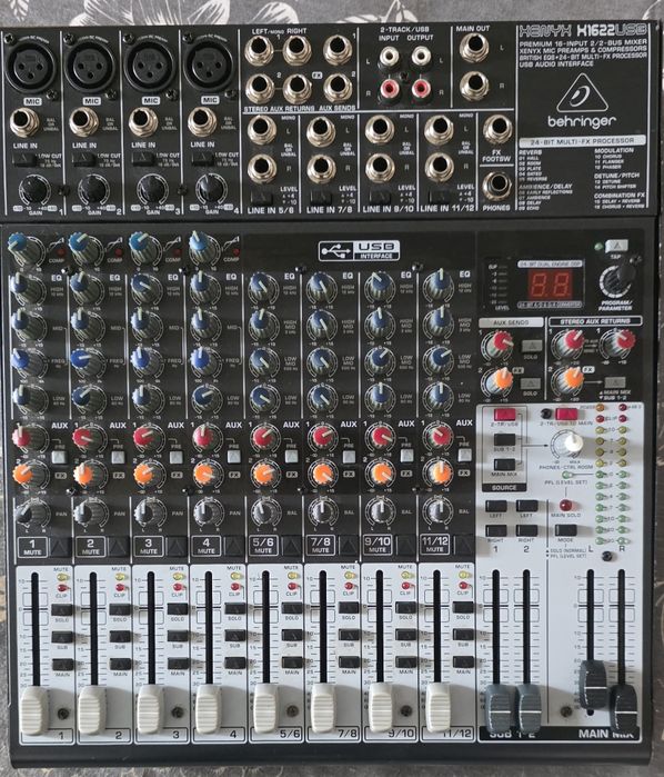 Mixer Behringer Xenyx X1622USB