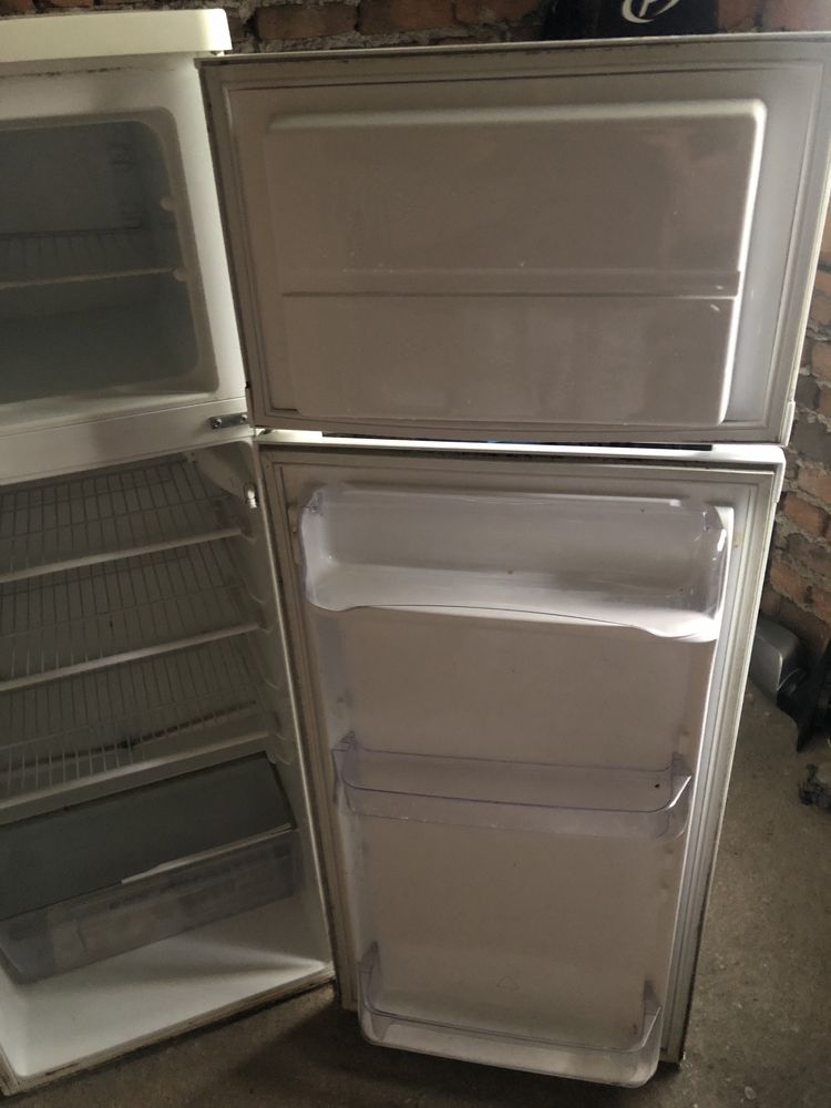 Хладилник Zanussi 140см