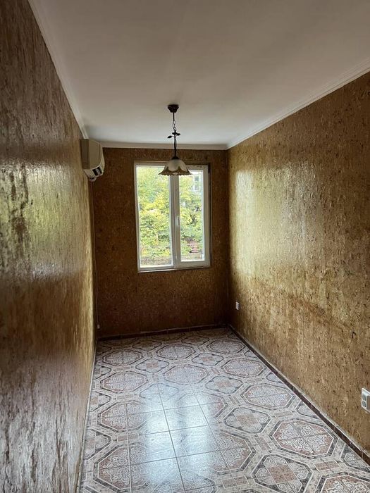 Дава се под наем Тристаен апартамент в Бургас, Център - 86 кв.м за 306 € - Снимка #2