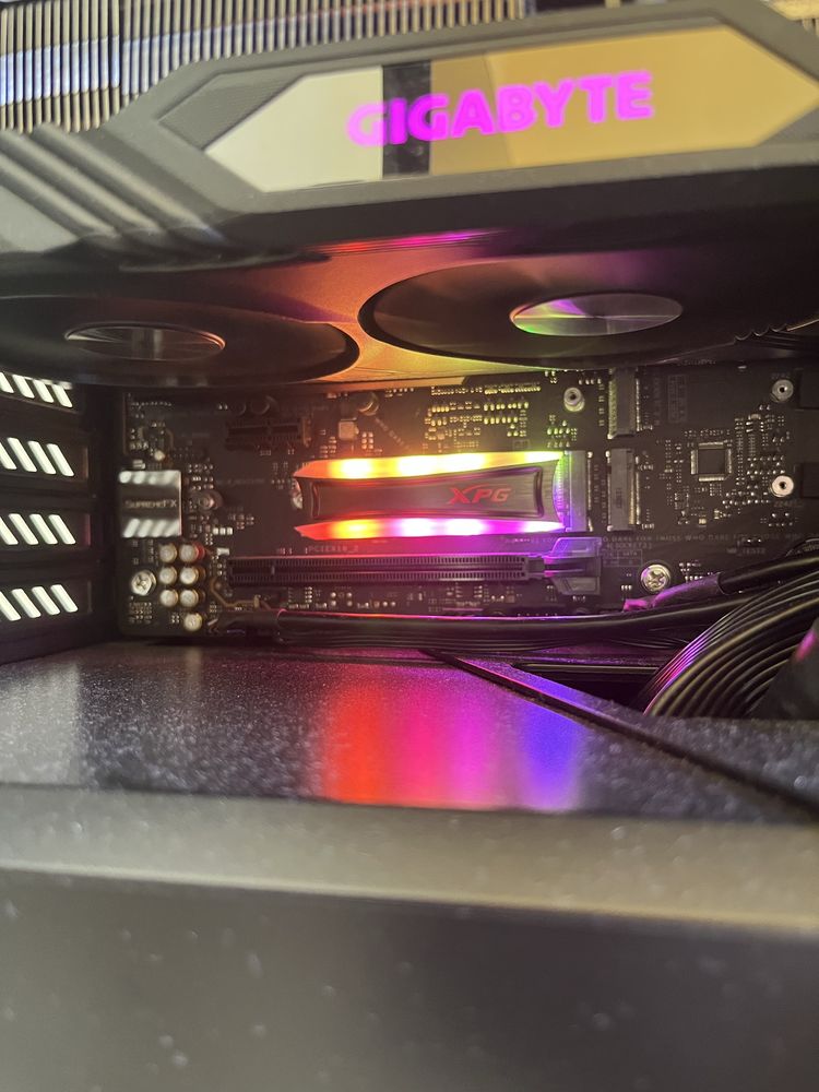 Продавам SSD Adata XPG SPECTRIX S40G RGB 1TB M.2