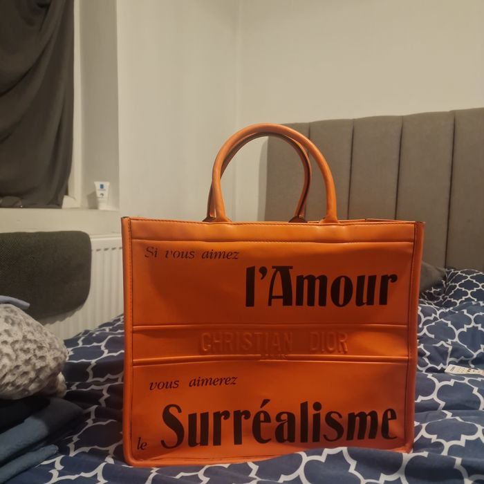 Vând geantă Christian Dior
