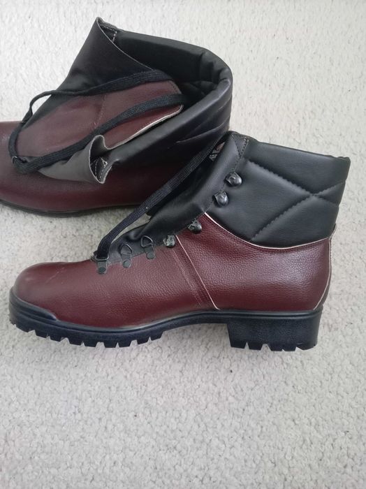 Продавам работно - туристически обувки