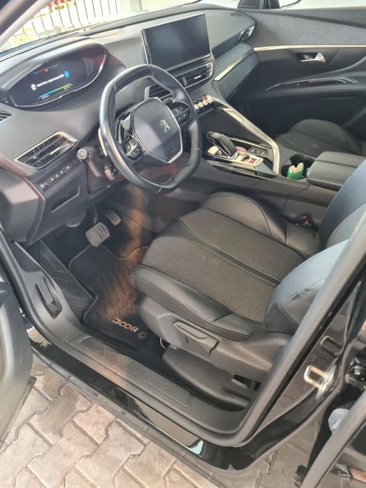 Peugeout 3008 hybrid 225 e-EAT8