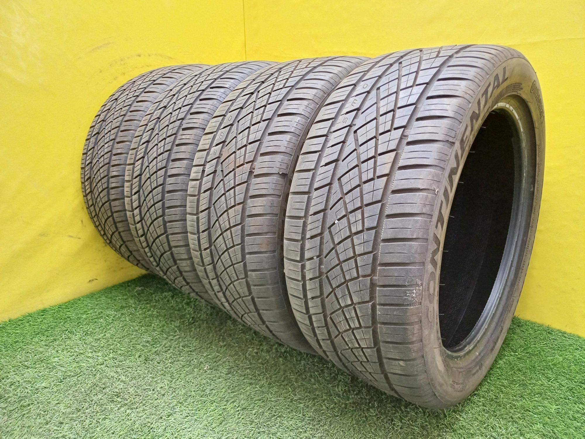 Шины 245/45 ZR17 Continental комплект.