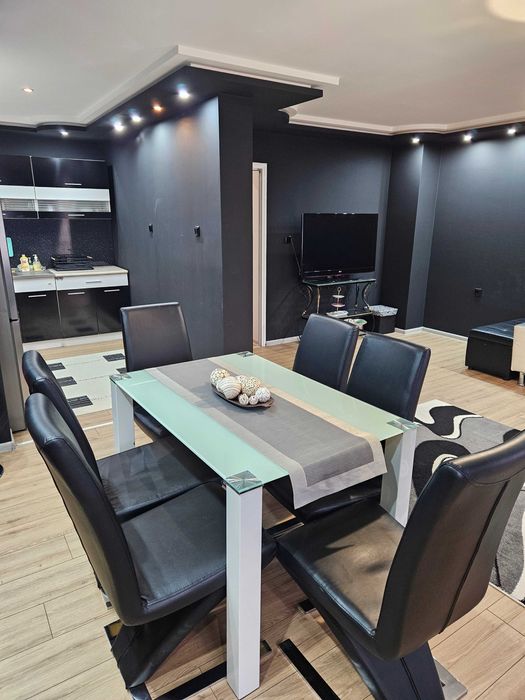 Дава се под наем Тристаен апартамент в Стамболийски - 90 кв.м за 612 € - Снимка #1