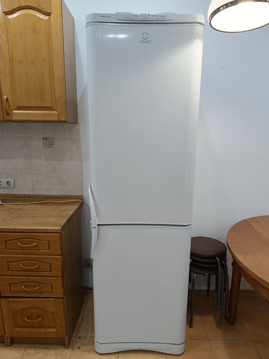 Холодильник Indesit