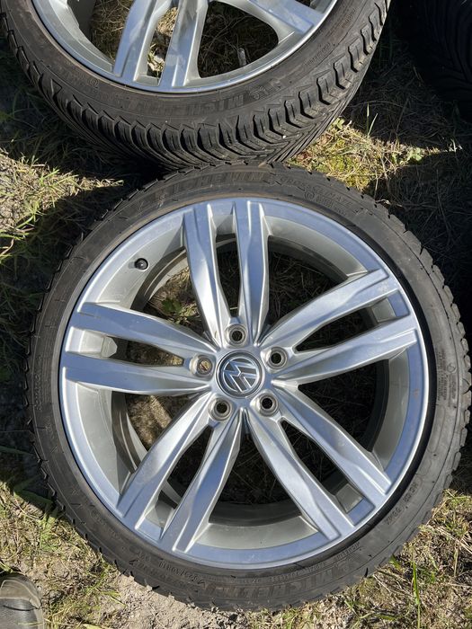 Vând jante volkswagen R18