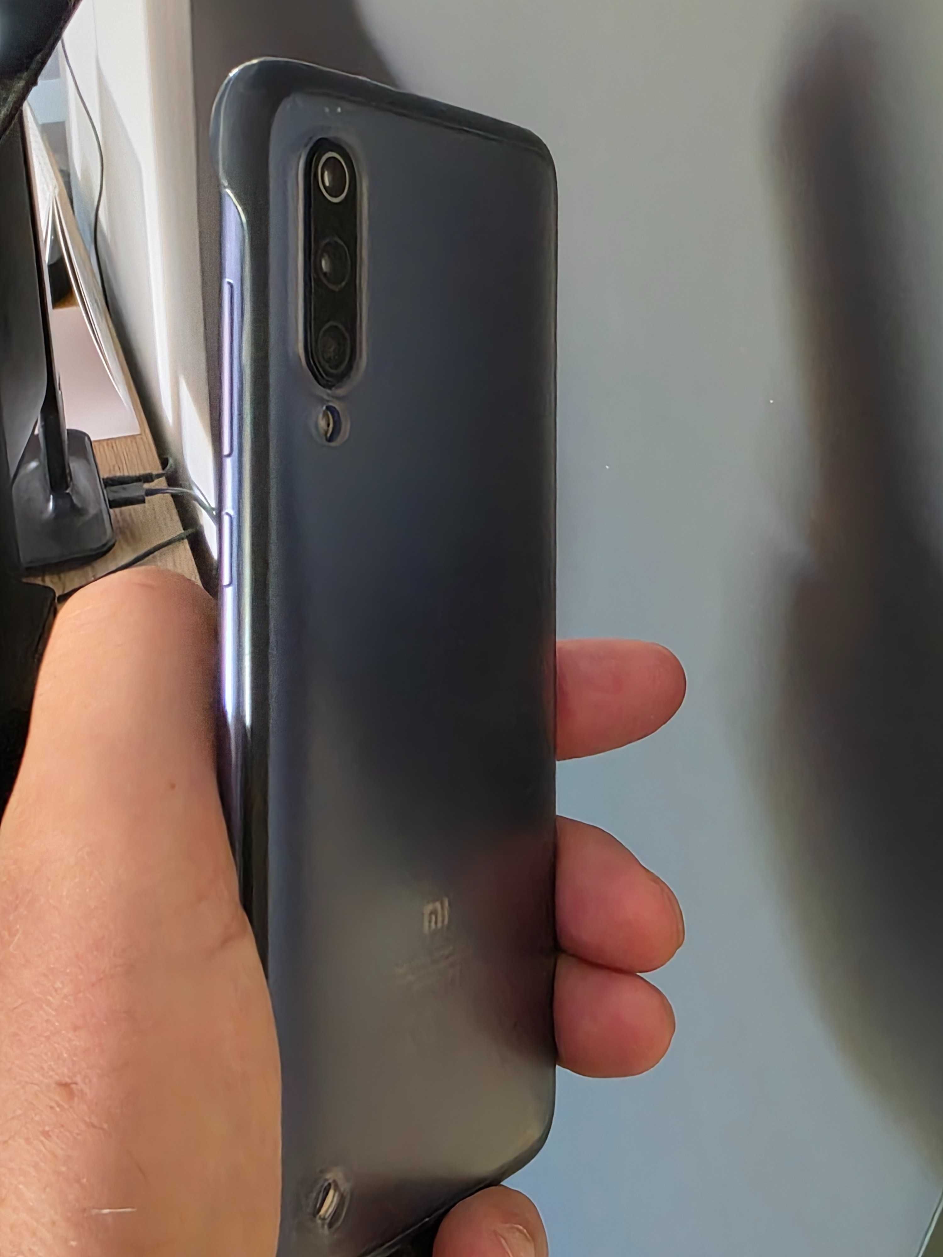 Xiaomi Mi 9 - перфектно състояние