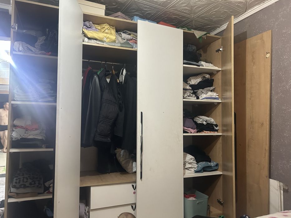 Шкаф в спальню! В хорошем состоянии цена 50 тысяч!