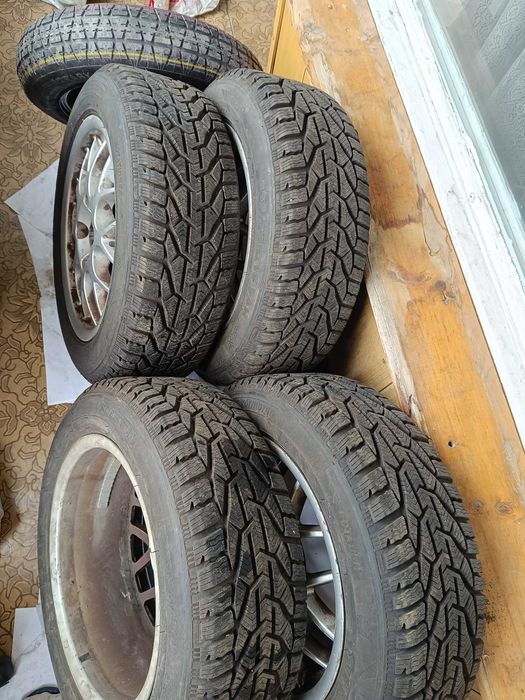 Зимни гуми 4бр.205/55/R16/94h FL Kormoran с лети джанти Volvo+патерица