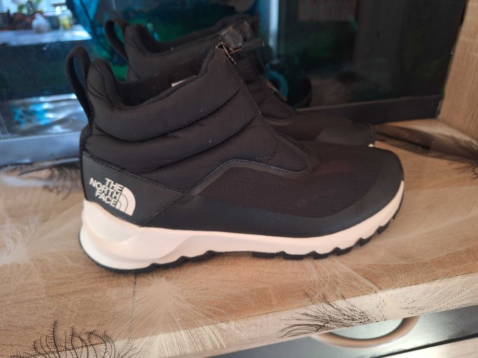 Ghete the north face  purtati foarte putin ,in stare foarte buna