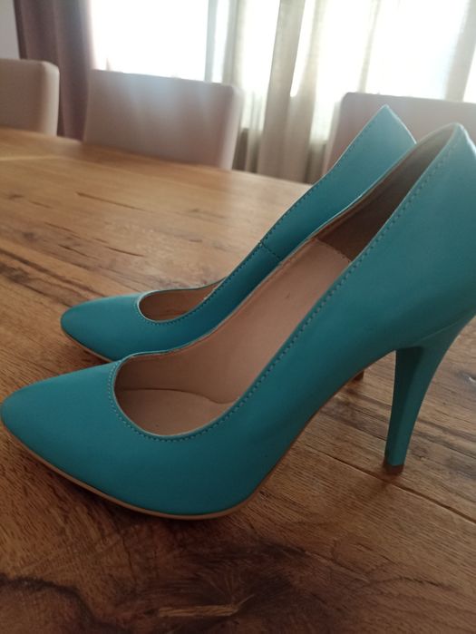 Vând pantofi stiletto NOI, nepurtati , piele turcoaz, marca Ancolette