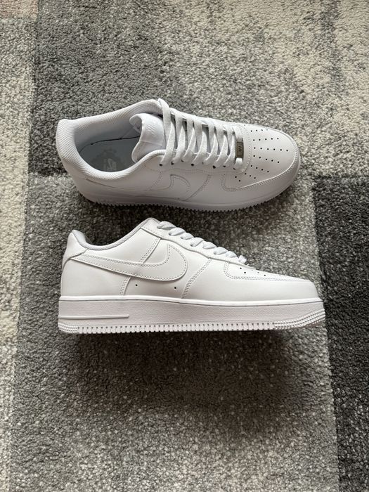 Бели Nike Air Force 1