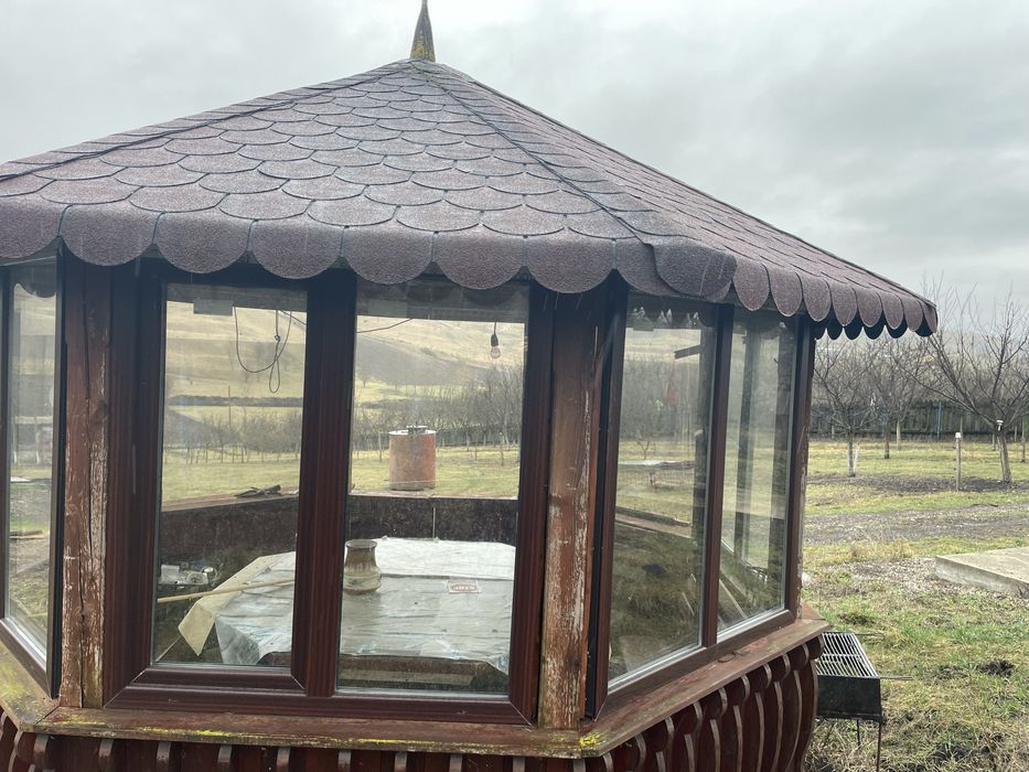 Vând foișor din lemn