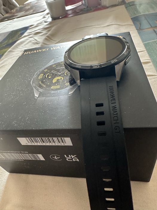 Продавам часовник Huawei Watch GT4 в отлично състояние