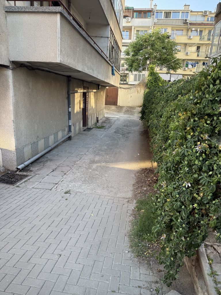 Дава се под наем Гараж / Паркомясто в Бургас, Център - 22 кв.м за 71.4 € - Снимка #5