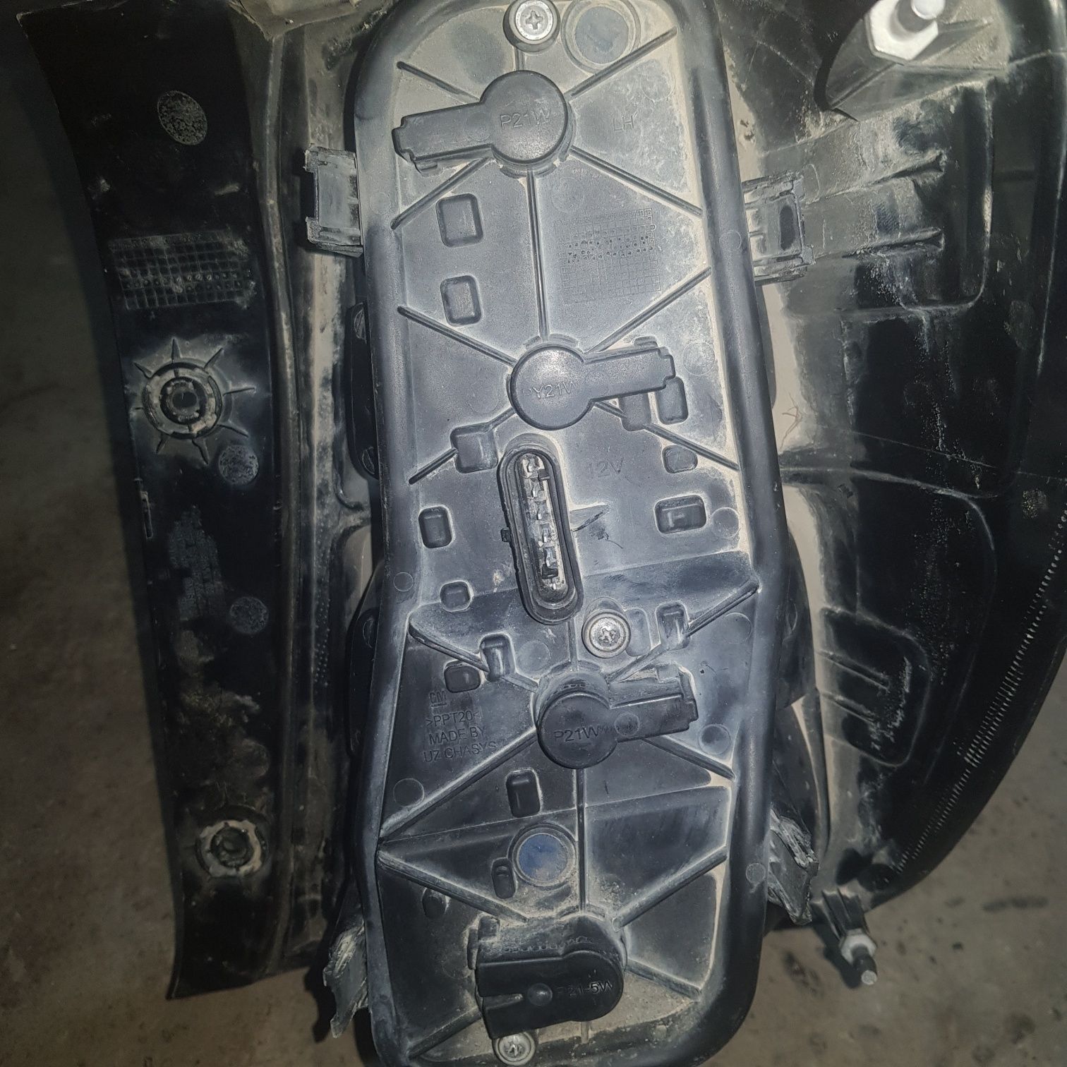 Kobalt orqa chap taraf fara sotiladi