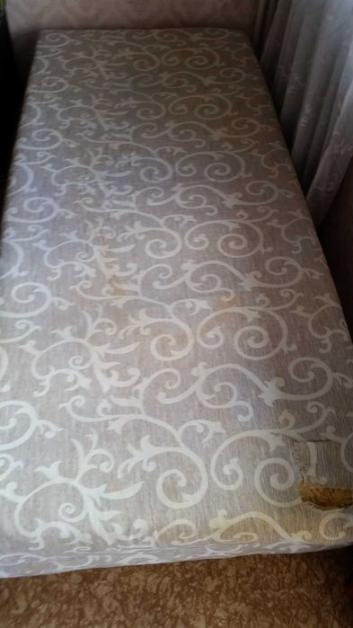 Подарявам матрак с дървена основа