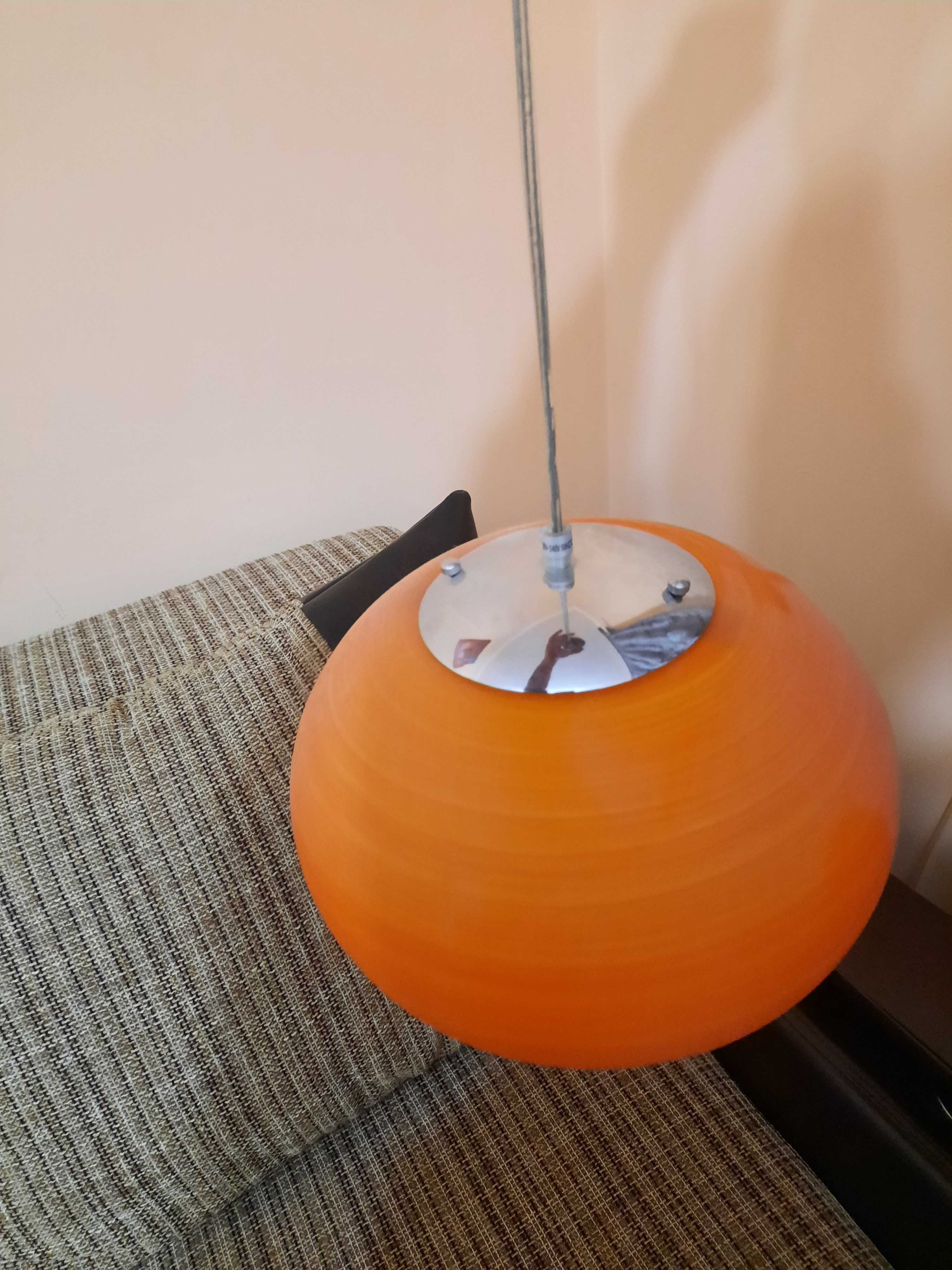 De vanzare!!! Pendul tip glob portocaliu.