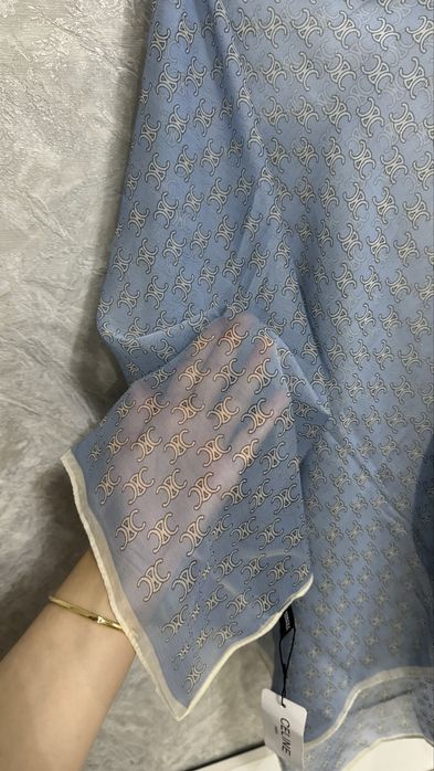 Голубой платок CELINE из жаржет-шифона — новый